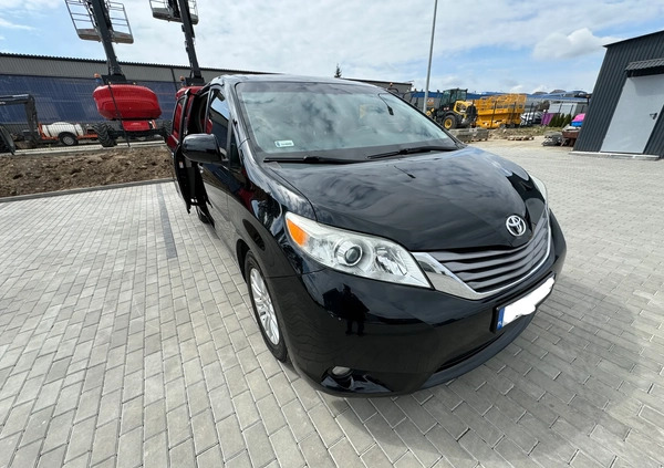 Toyota Sienna cena 104900 przebieg: 243273, rok produkcji 2015 z Lublin małe 154